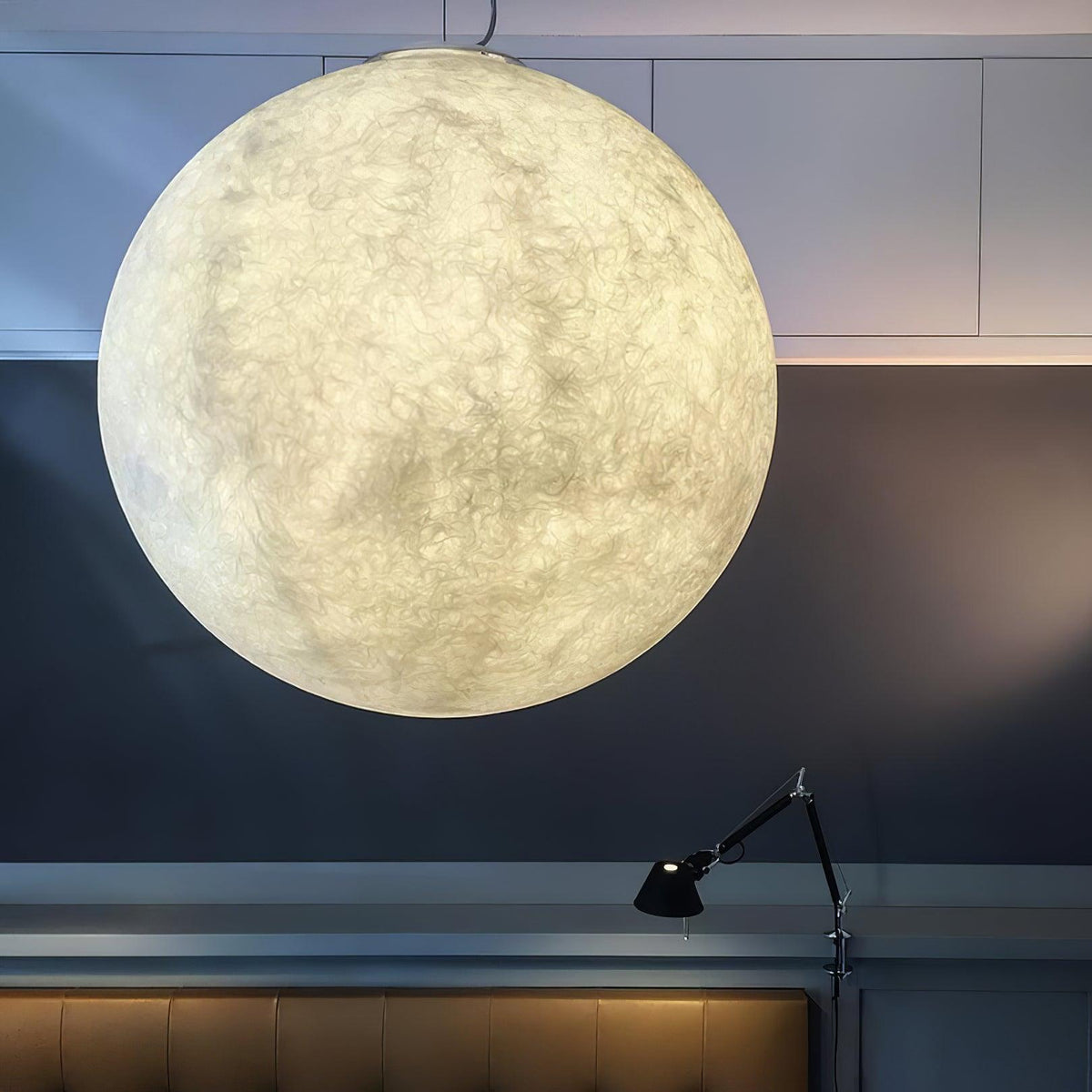 Lunara hvit måneformet pendellampe, størrelser fra 25 til 100 cm