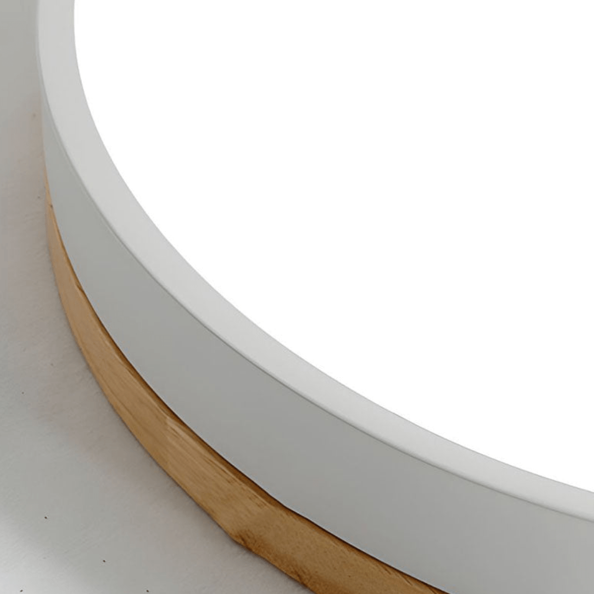 LED-Deckenlampe von SylvaLume mit Holzmaserung und grünem Rand