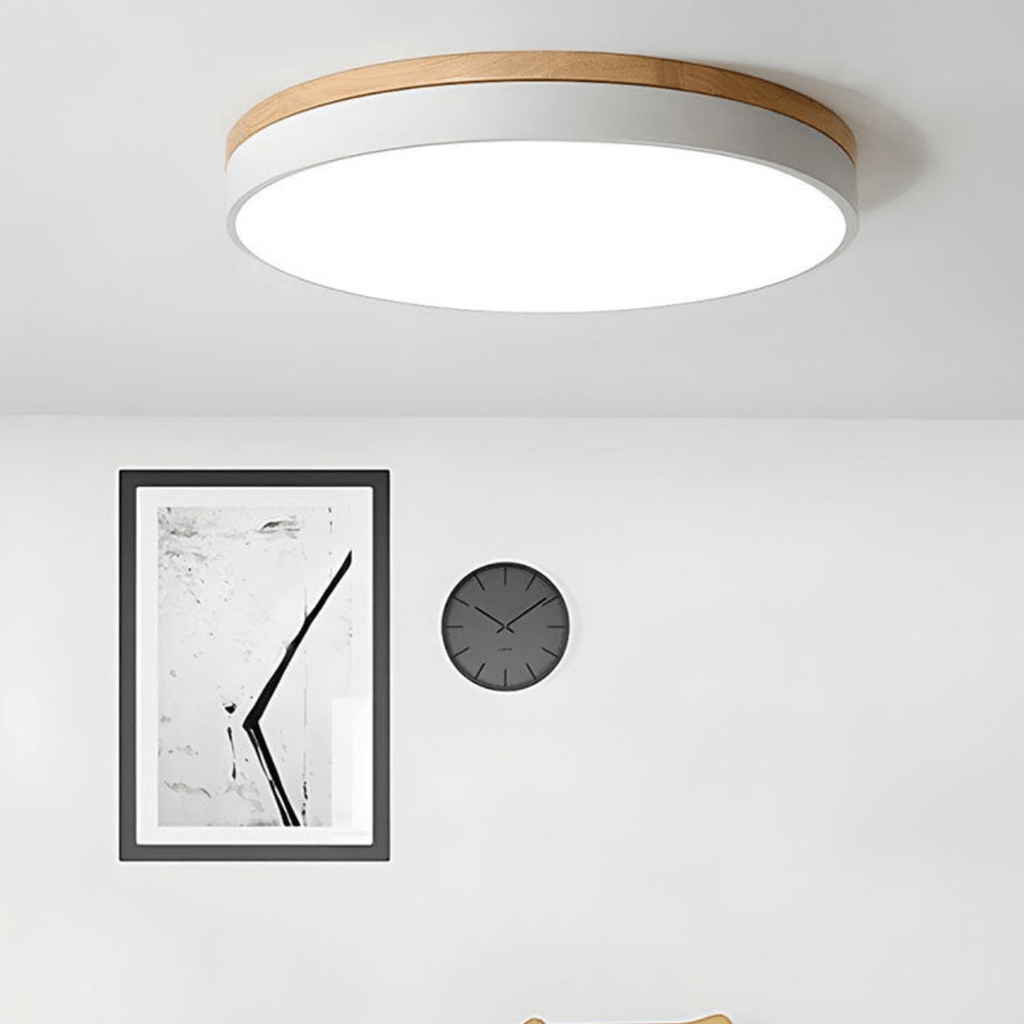 LED-Deckenlampe von SylvaLume mit Holzmaserung und grünem Rand
