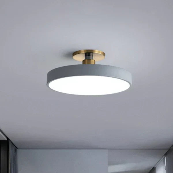 Serene Aura LED mennyezeti lámpatest modern, kerek formával | ribuella
