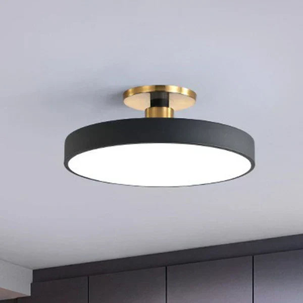 Serene Aura LED mennyezeti lámpatest modern, kerek formával | ribuella