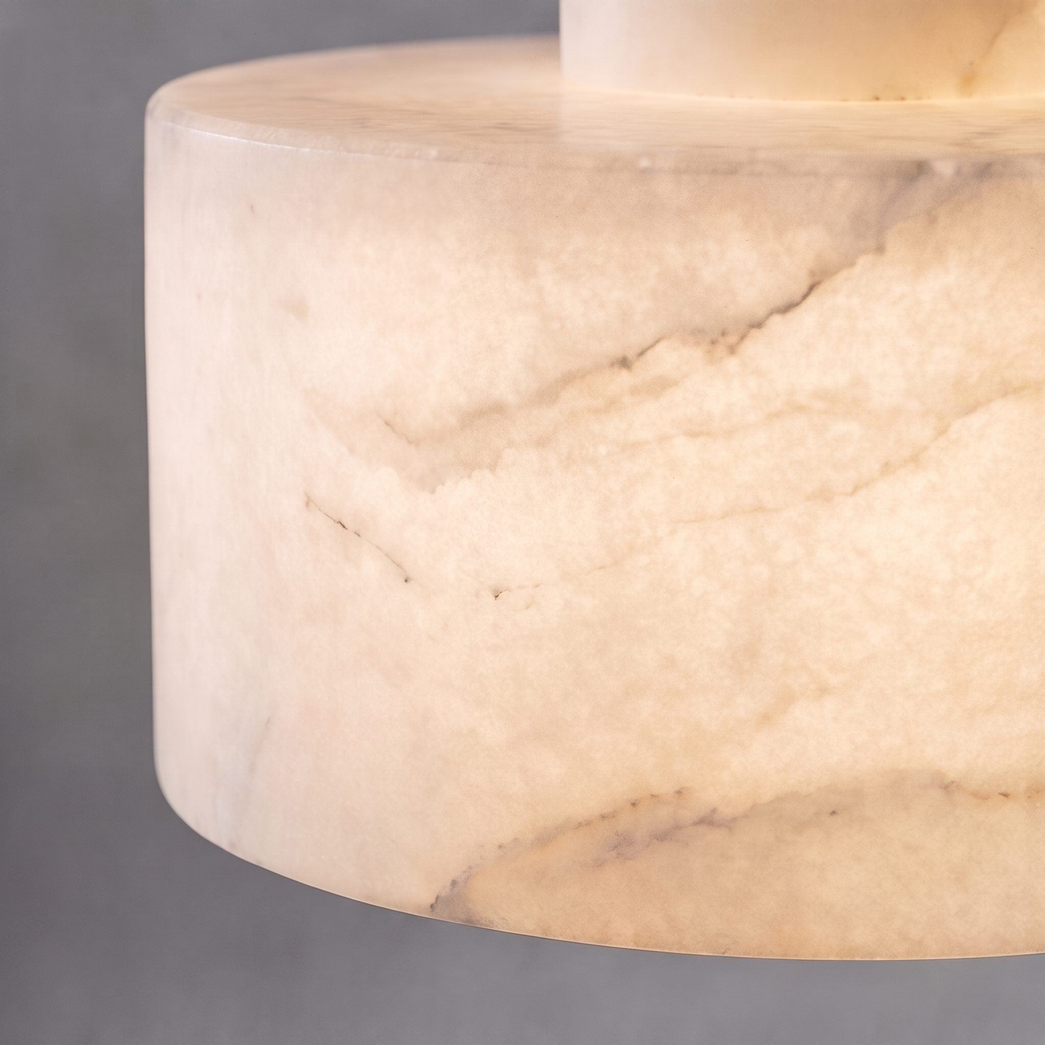 Pendelleuchte im nordischen Stil mit hängendem Alabaster-Schirm und höhenverstellbarer Kupfer-LED für die Kücheninsel | ribuella