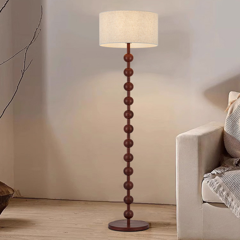 Lampadaire Hoshi de style japandi, design en bois et lumière d’ambiance chaleureuse