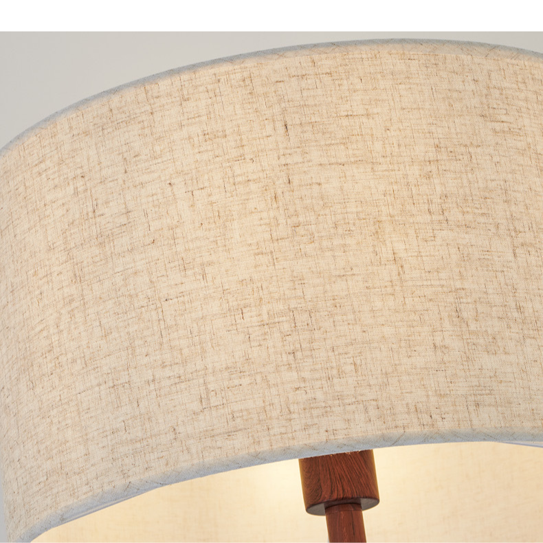 Hoshi Japandi-Stehleuchte im Holzdesign mit warmem Stimmungslicht