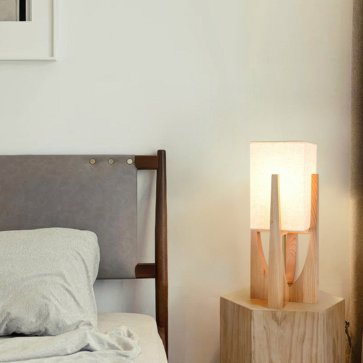 Lampadaire Kirrea en noyer massif, design japonais tricolore