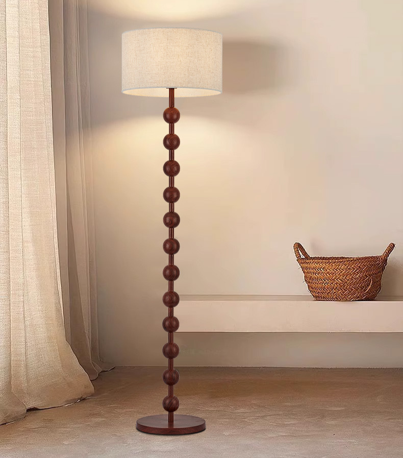 Hoshi Japandi-Stehleuchte im Holzdesign mit warmem Stimmungslicht