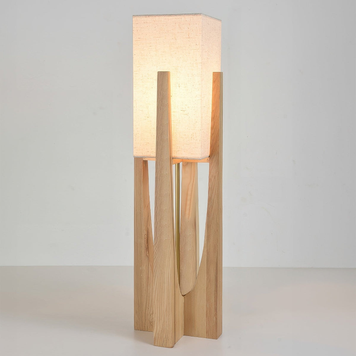 Lampadaire Kirrea en noyer massif, design japonais tricolore