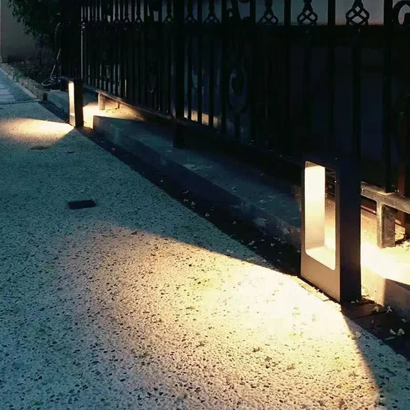 مصباح خارجي أنيق منخفض الارتفاع ومثبت على الأرض من لوما تريل
