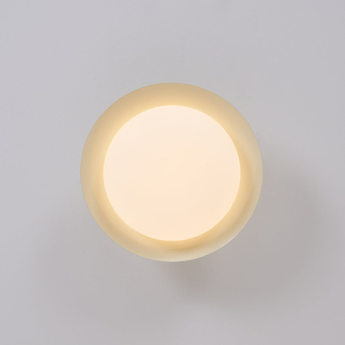 Plafonnier en forme de bol Aurora — luminaire rétro bicolore