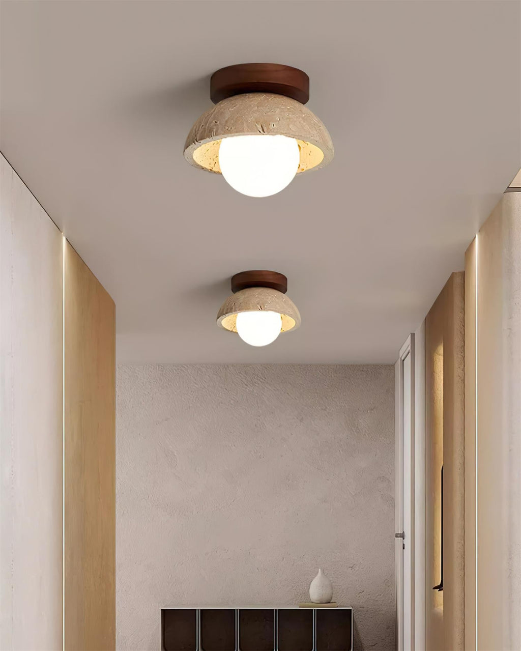 Moderne kompakt loftslampe med raffineret form og blødt varmt skær