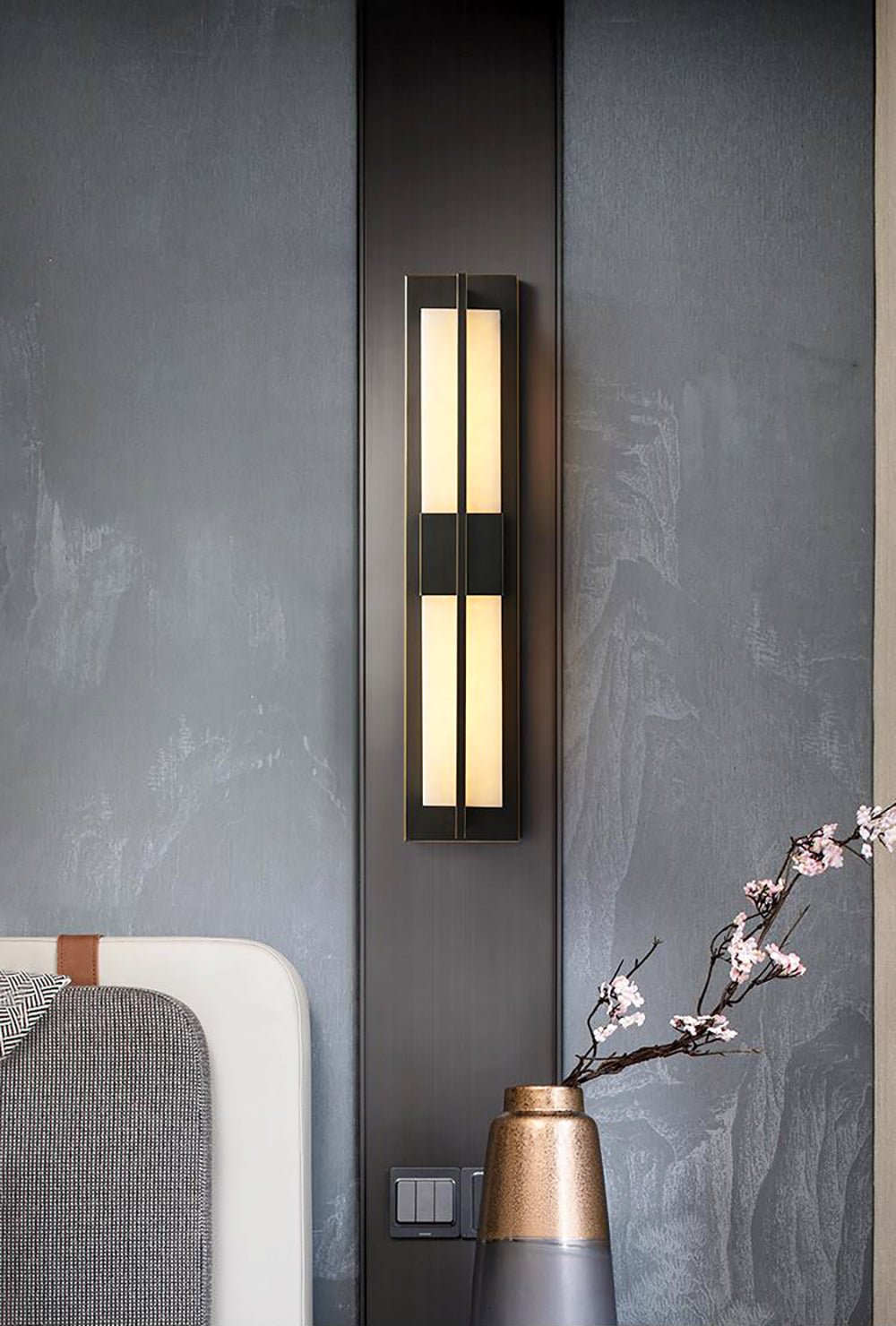 Applique murale Caspian en albâtre et laiton, luminaire à LED intégrée