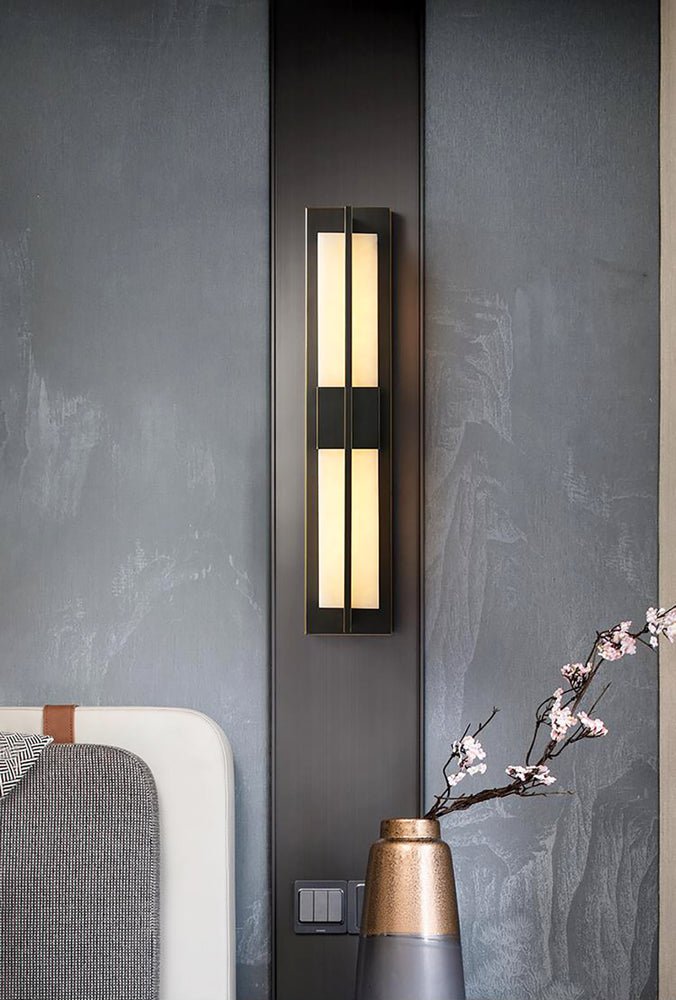 Applique murale Caspian en albâtre et laiton, luminaire à LED intégrée
