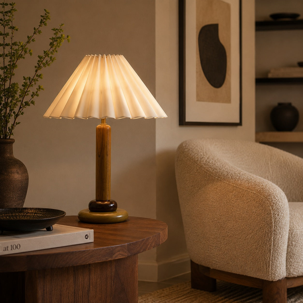 Lámpara de mesa retro con base cilíndrica de madera y pantalla de tela plisada para dormitorio o escritorio | ribuella