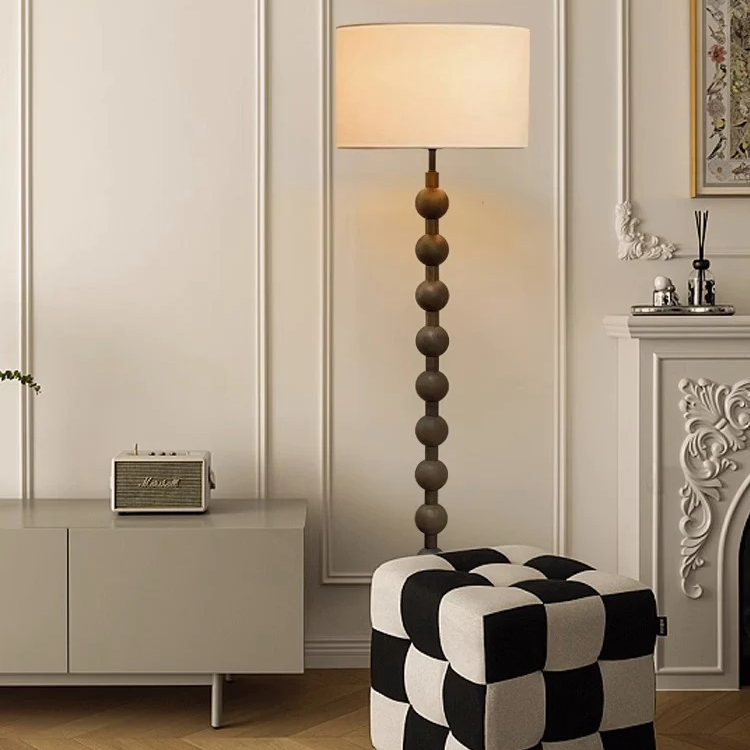 Hoshi Japandi-Stehleuchte im Holzdesign mit warmem Stimmungslicht