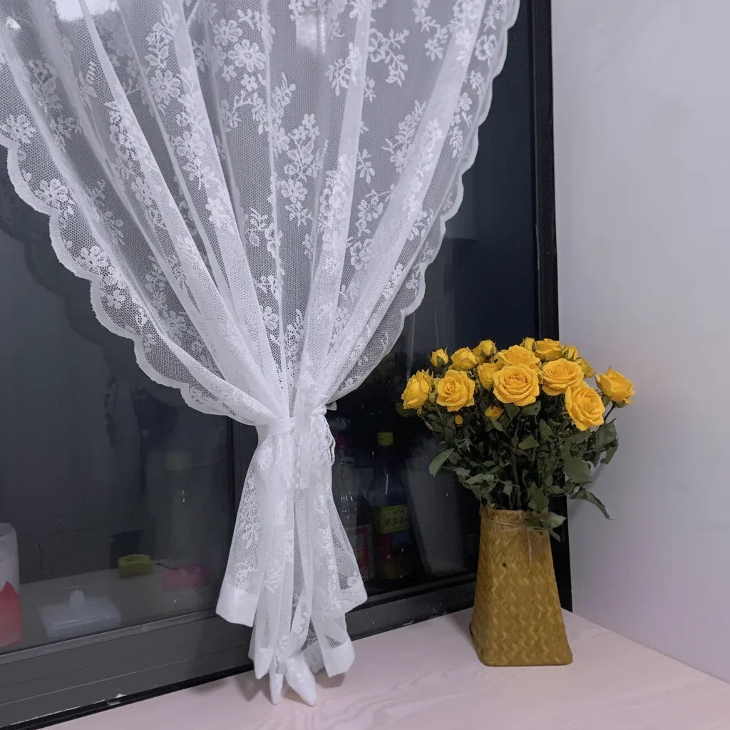 Painel de cortina de renda Serene para divisões luminosas e arejadas | ribuella