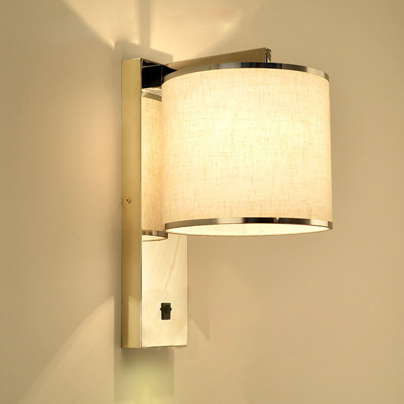 Nowoczesne złote lampy ścienne, eleganckie wykończenie, ciepłe światło, wyrafinowany klosz, kompatybilne z żarówkami