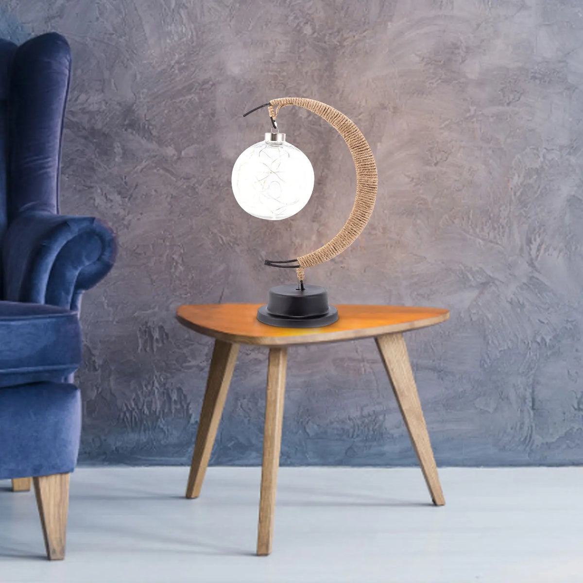 Dekorativ bordlampe med stemningsfuldt måneskær og blødt, lysende design