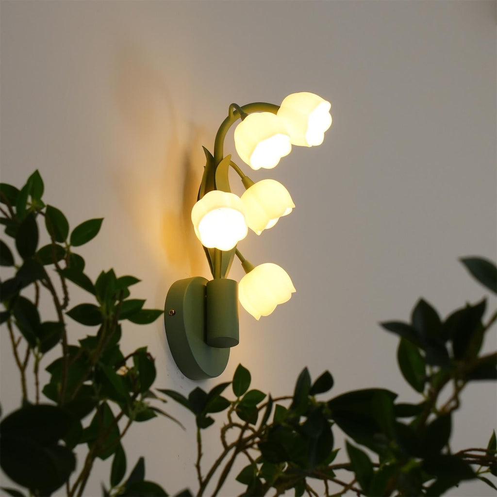 Aelis inomhusvägglampa med orkidé och naturtrogna gröna blad