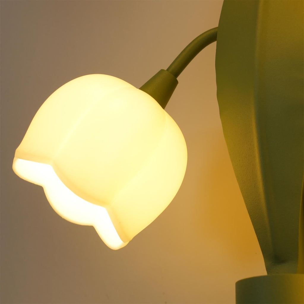 Aelis inomhusvägglampa med orkidé och naturtrogna gröna blad