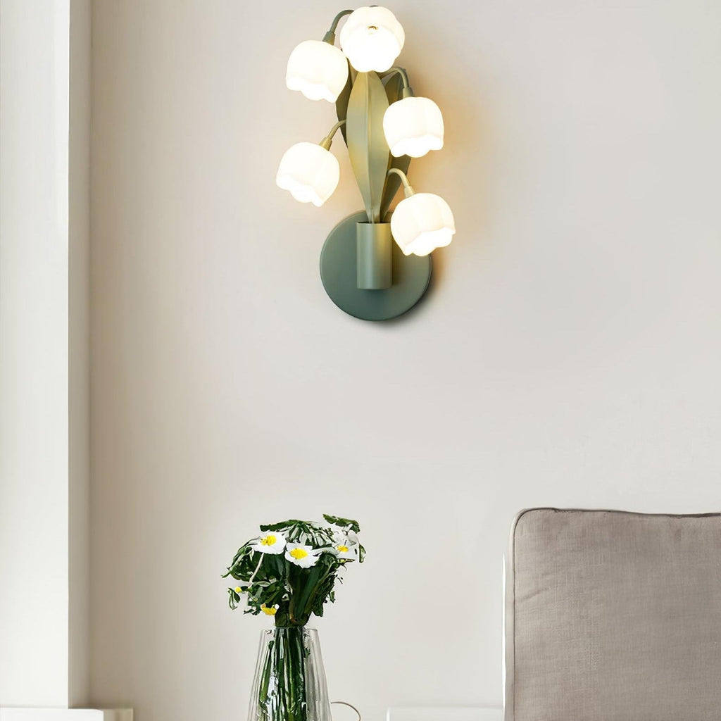 Aelis inomhusvägglampa med orkidé och naturtrogna gröna blad