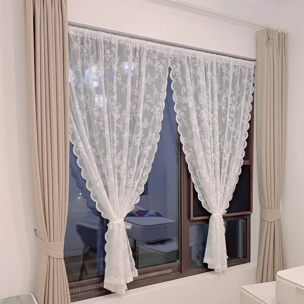 Painel de cortina de renda Serene para divisões luminosas e arejadas | ribuella