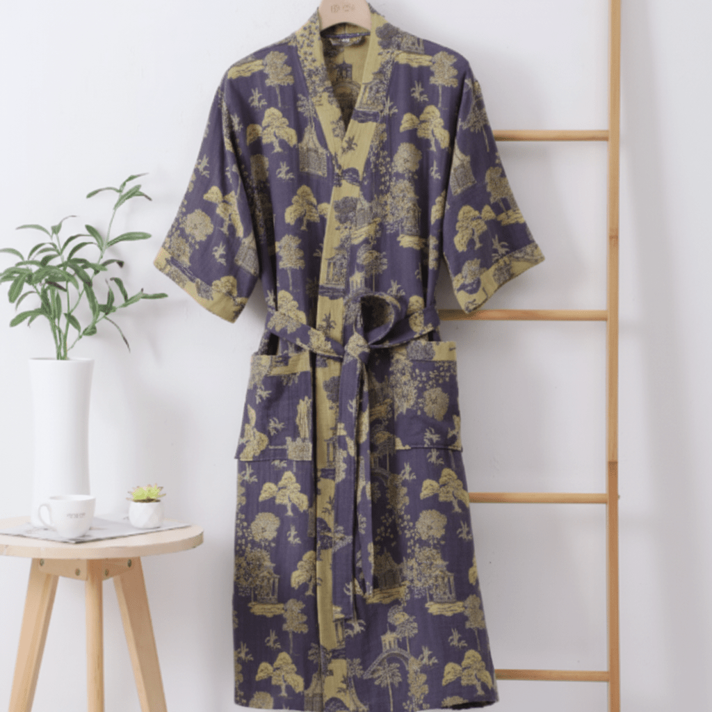 Wendbarer Kimono-Bademantel aus Bio-Baumwolle von KomiLeaf, mit weiten Ärmeln