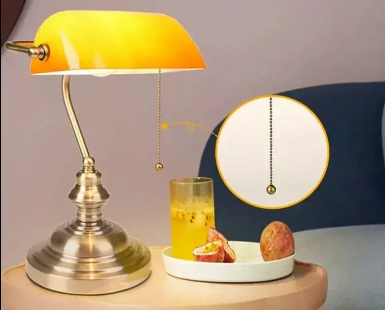 Solara vintage zöld bankárlámpa időtlen, klasszikus stílusban