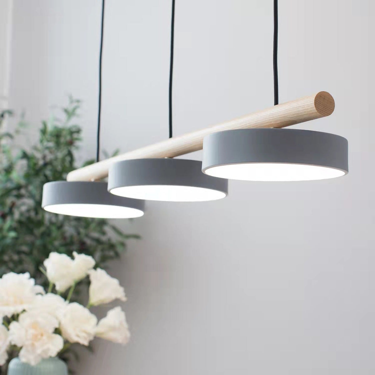 Lampa wisząca Cliff w kształcie ptaka z wbudowanym oświetleniem LED