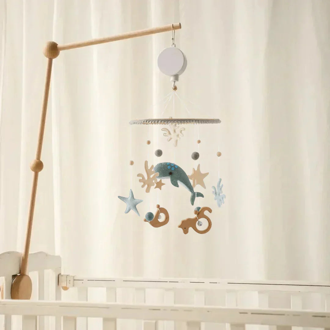 SereneDream Wooden Baby Mobile for a Tranquil Nursery | ribuella