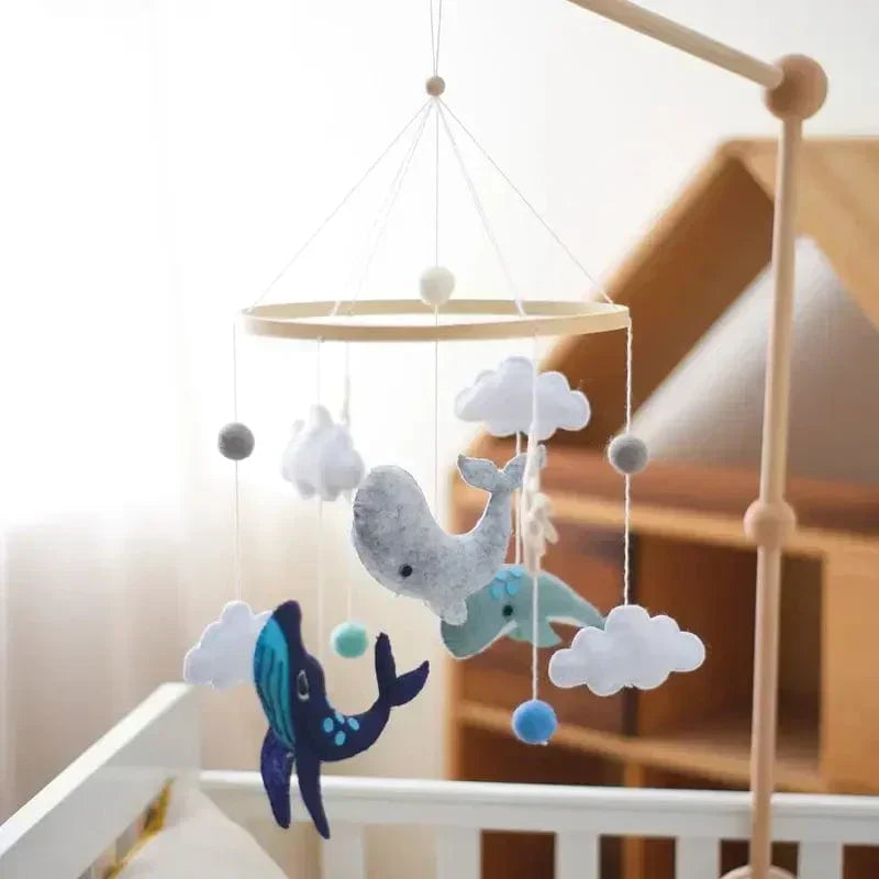 SereneDream Wooden Baby Mobile for a Tranquil Nursery | ribuella
