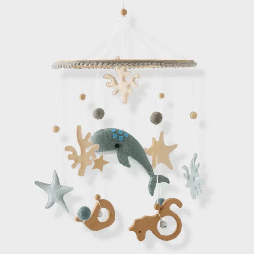 SereneDream Wooden Baby Mobile for a Tranquil Nursery | ribuella