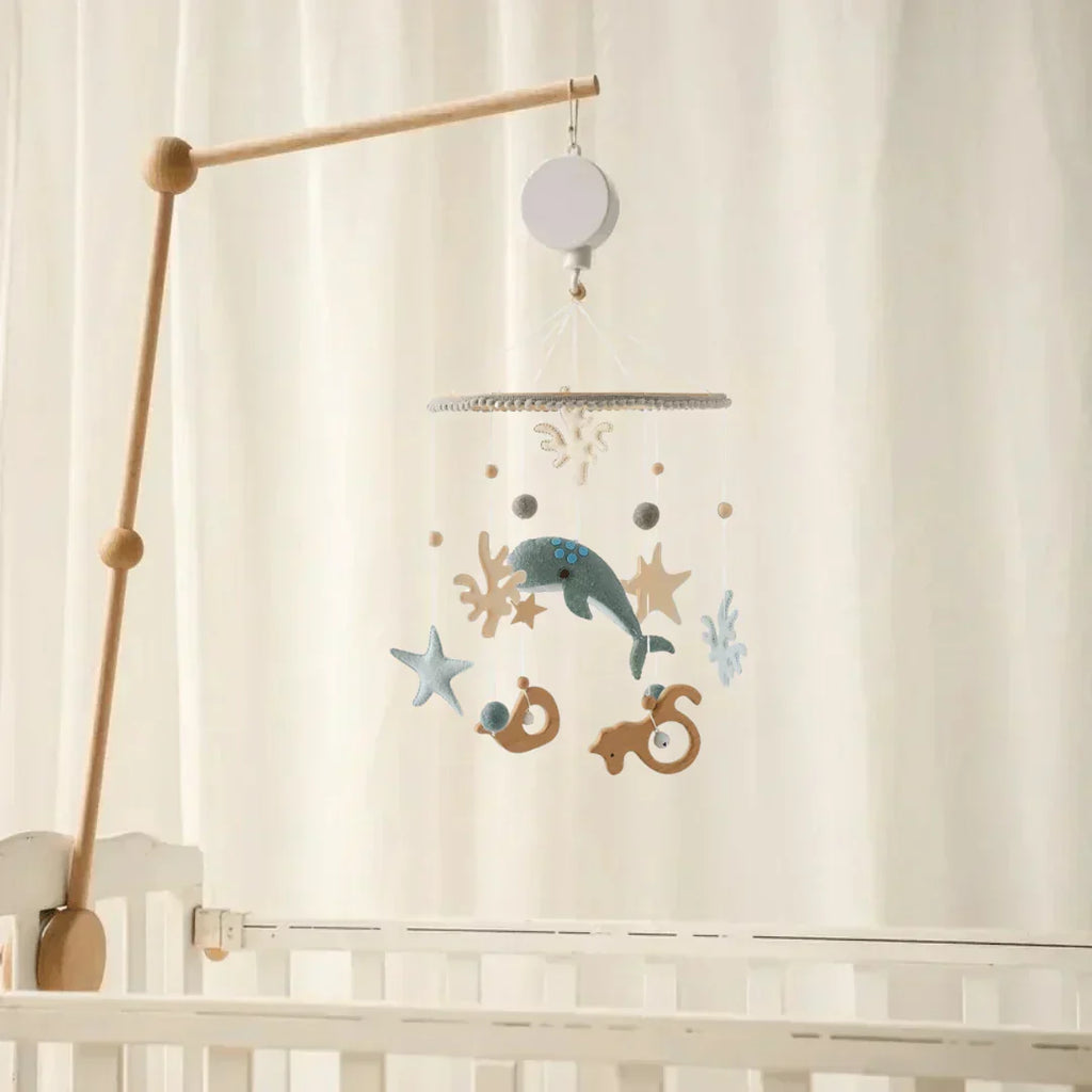 SereneDream Wooden Baby Mobile for a Tranquil Nursery | ribuella