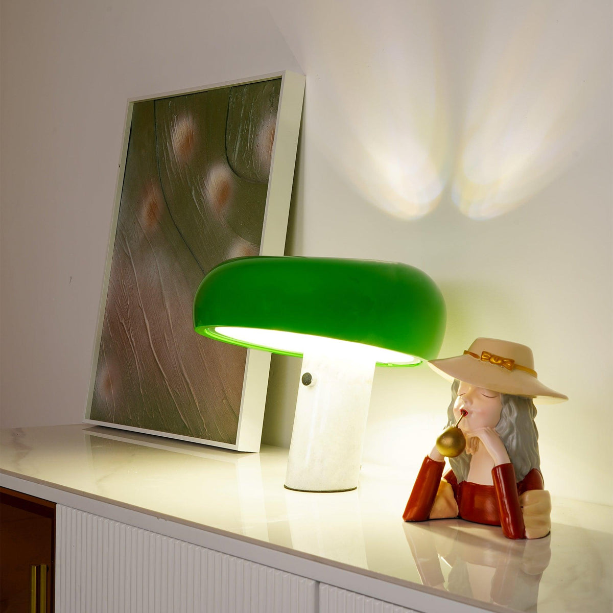 Lampe de table Vestra en marbre, réflecteur en métal émaillé, base en marbre de Carrare