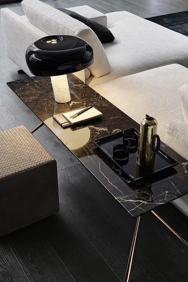 Lampe de table Vestra en marbre, réflecteur en métal émaillé, base en marbre de Carrare