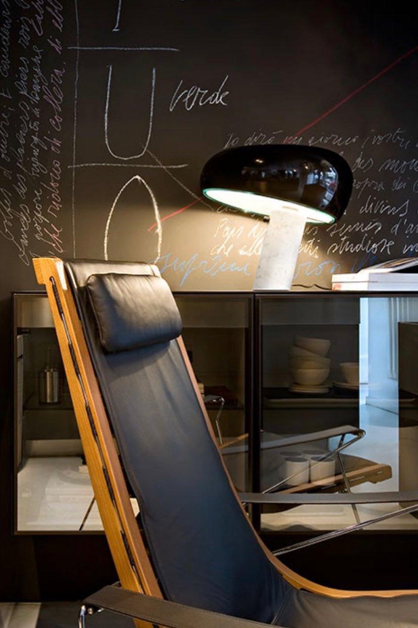 Lampe de table Vestra en marbre, réflecteur en métal émaillé, base en marbre de Carrare
