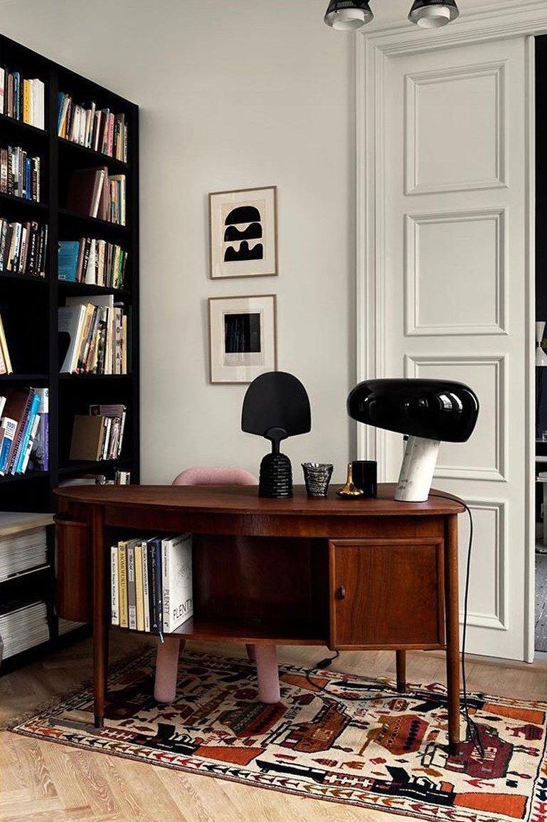 Lampe de table Vestra en marbre, réflecteur en métal émaillé, base en marbre de Carrare