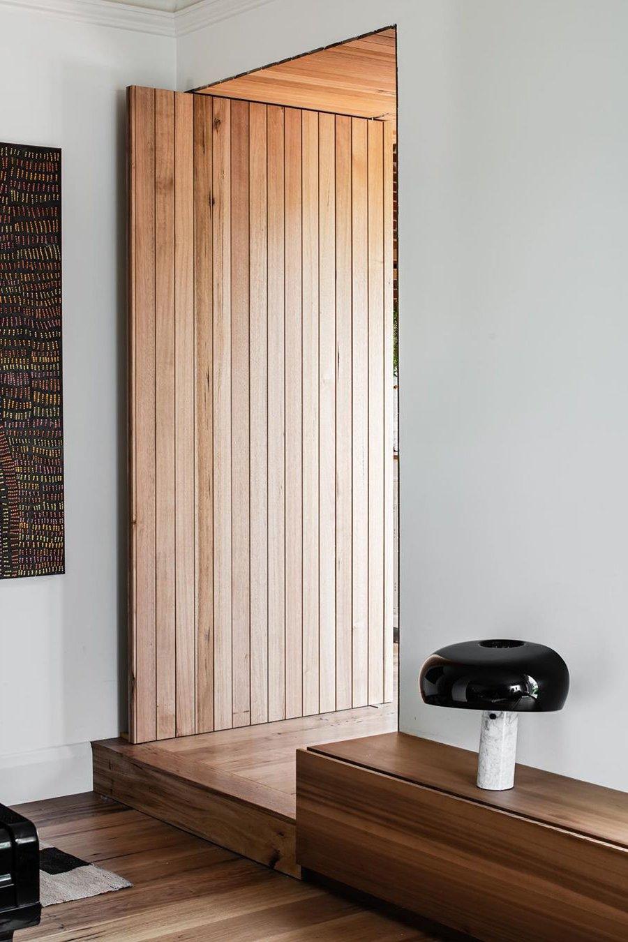 Lampe de table Vestra en marbre, réflecteur en métal émaillé, base en marbre de Carrare