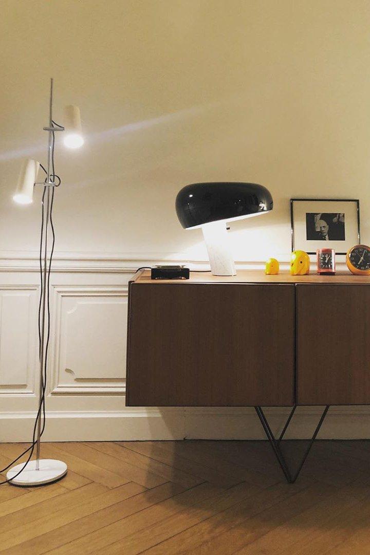 Lampe de table Vestra en marbre, réflecteur en métal émaillé, base en marbre de Carrare