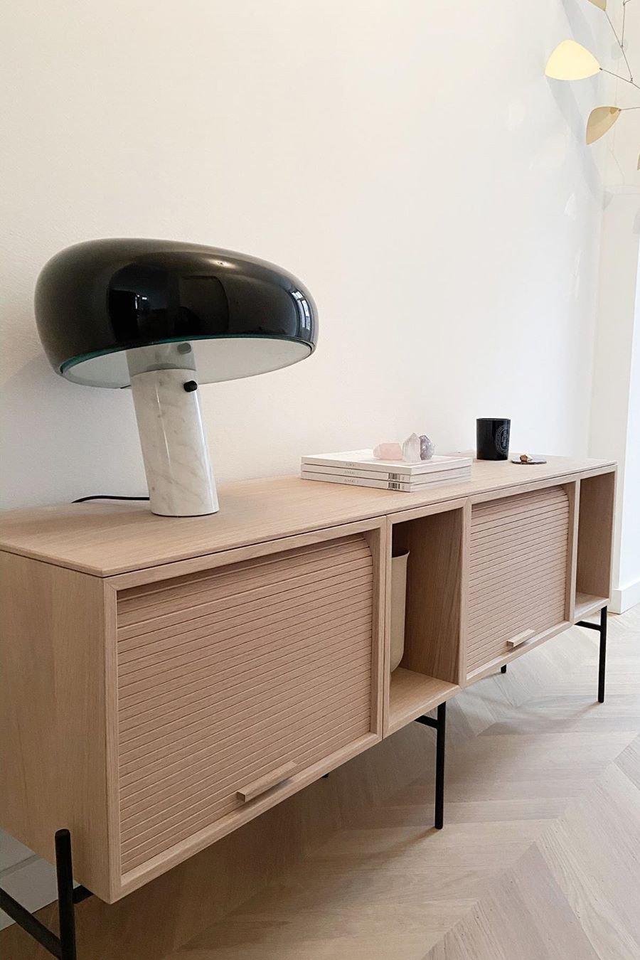 Lampe de table Vestra en marbre, réflecteur en métal émaillé, base en marbre de Carrare