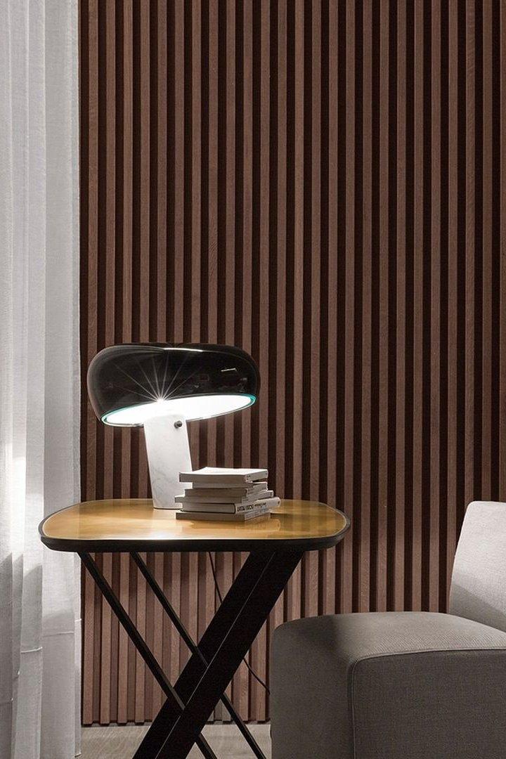 Lampe de table Vestra en marbre, réflecteur en métal émaillé, base en marbre de Carrare