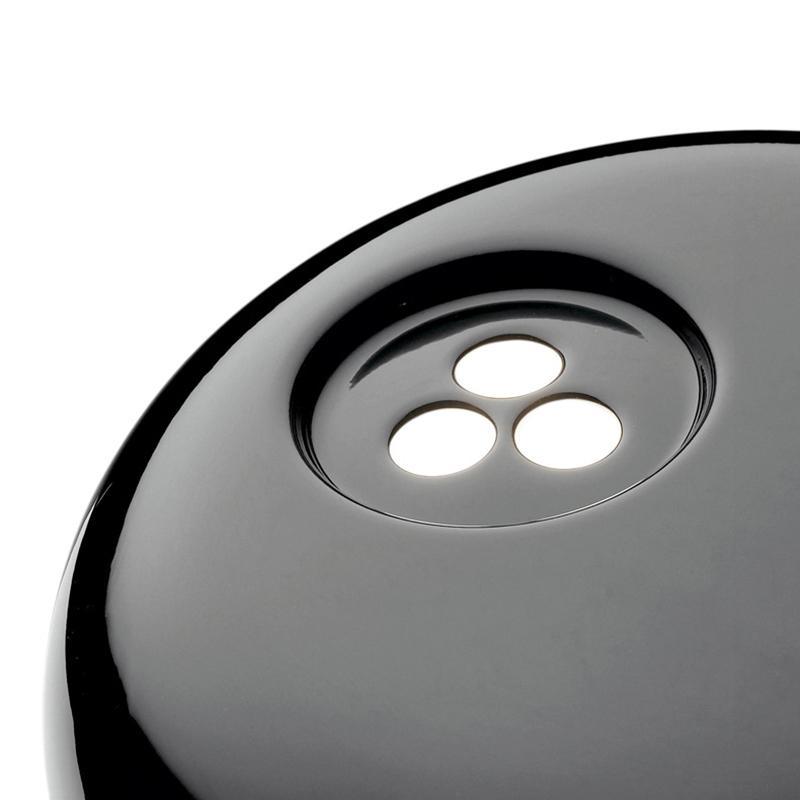 Lampe de table Vestra en marbre, réflecteur en métal émaillé, base en marbre de Carrare