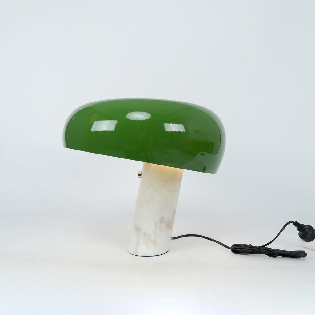 Lampe de table Vestra en marbre, réflecteur en métal émaillé, base en marbre de Carrare