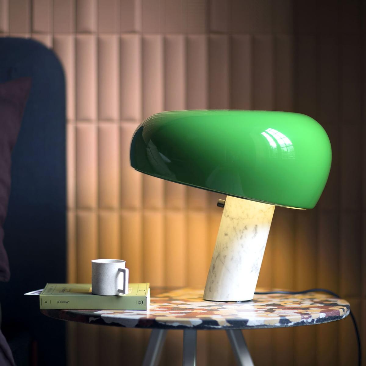 Lampe de table Vestra en marbre, réflecteur en métal émaillé, base en marbre de Carrare