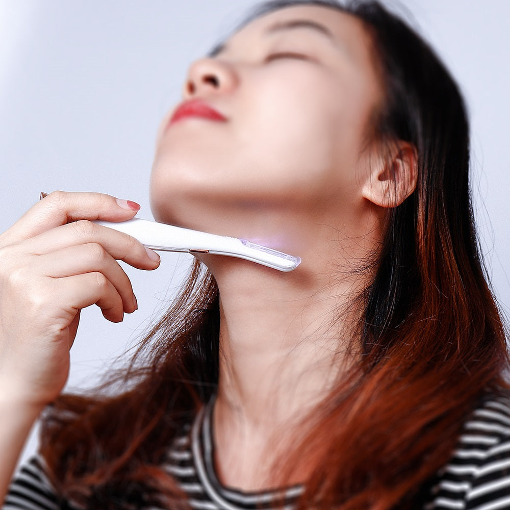 シルケングロウ フェイス用ムダ毛処理器 – 手軽に使えるグルーミングツール | ribuella