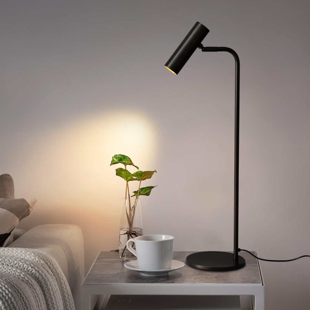 Lampada da tavolo Aurelan in ottone satinato, testa cilindrica orientabile
