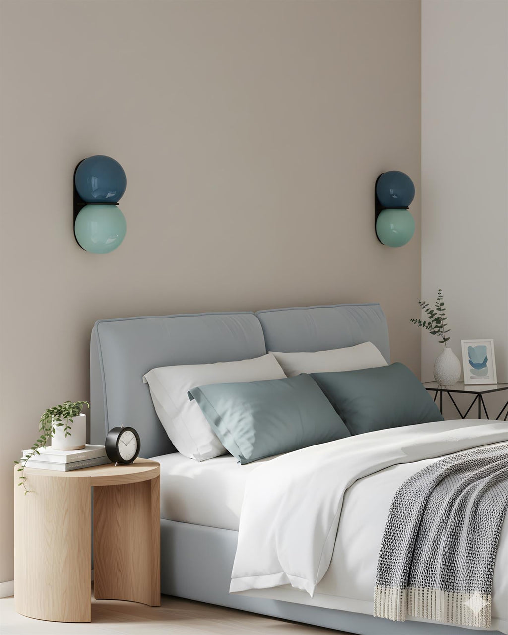 Appliques murales à deux globes, forme sculpturale et finition à dégradé subtil
