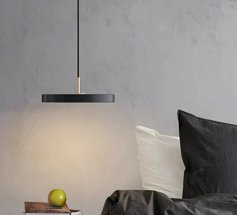 AstraDrift gömb alakú LED függőlámpa, modern, fémből készült szoborszerű kialakítással
