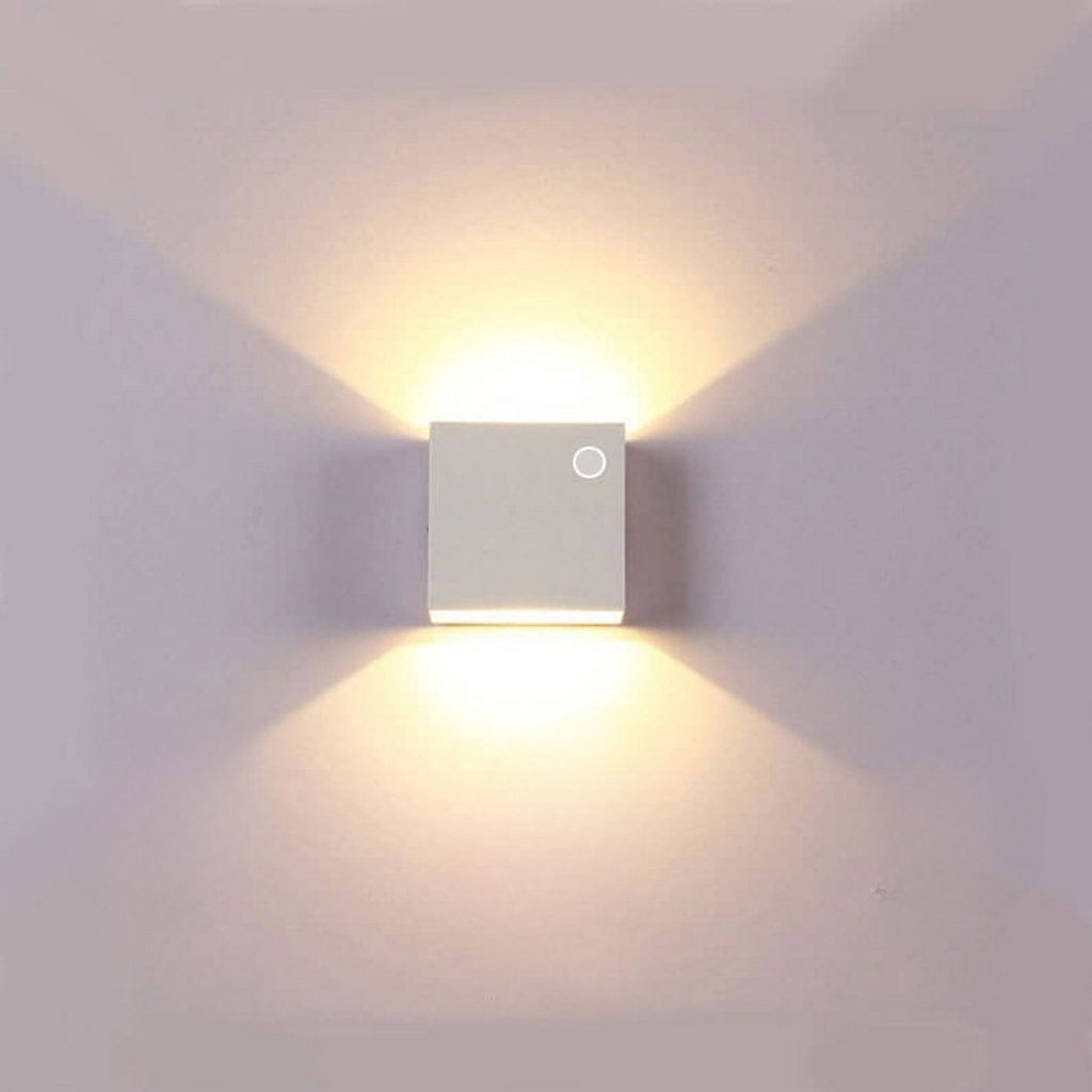 LED-vägglampa för utomhusbruk med rörelsesensor och justerbar ljusstyrka