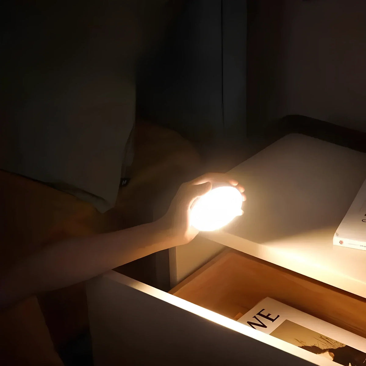 Luce con rilevamento automatico del movimento, design compatto e installazione rapida