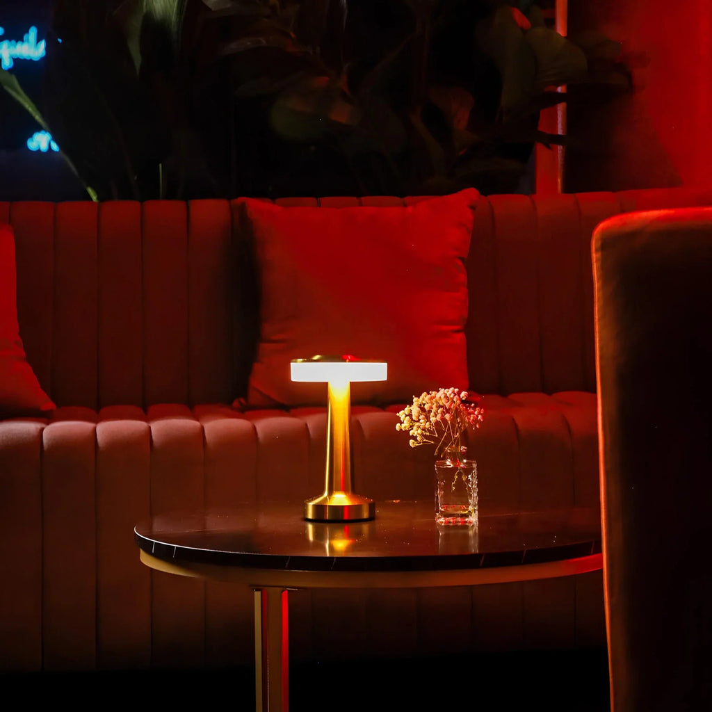 Dimbar retro-bordlampe med elegant, trådløs og bærbar design